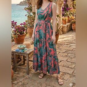 Nicole Miller sleeveless Tropical Leaves Print Maxi Dress
Tiered Sz 2 NWT